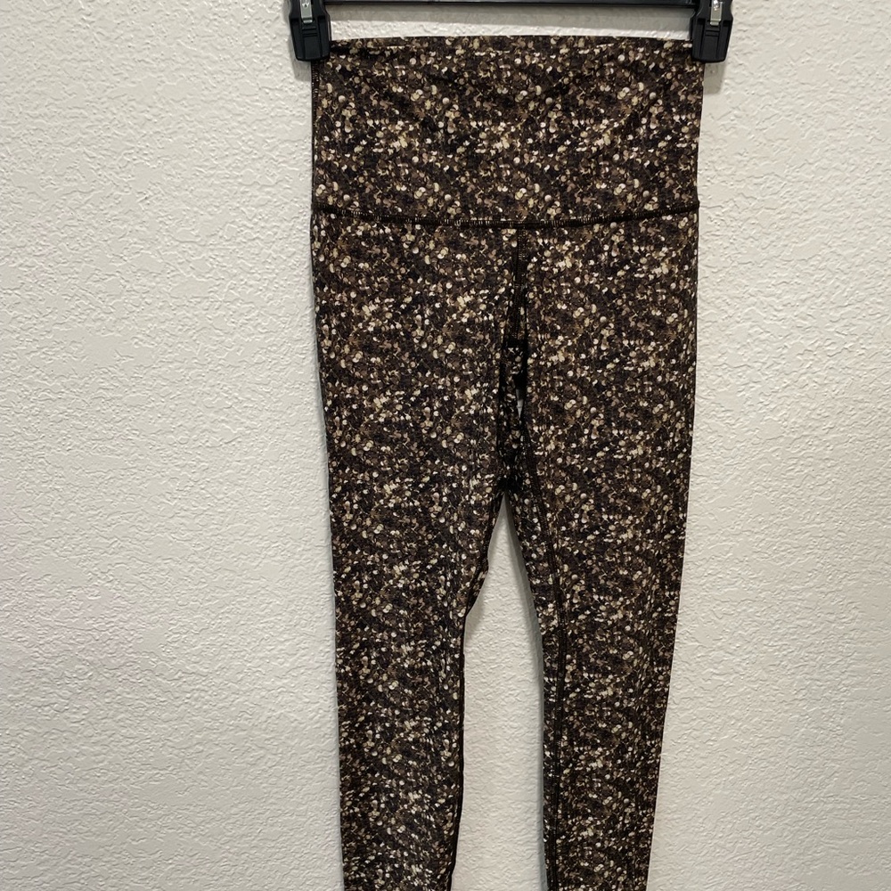 Sequenced patterned LULU leggings! High waist!